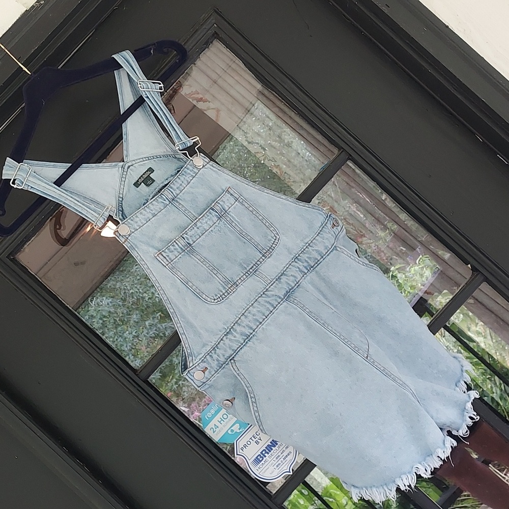 Overall shorts